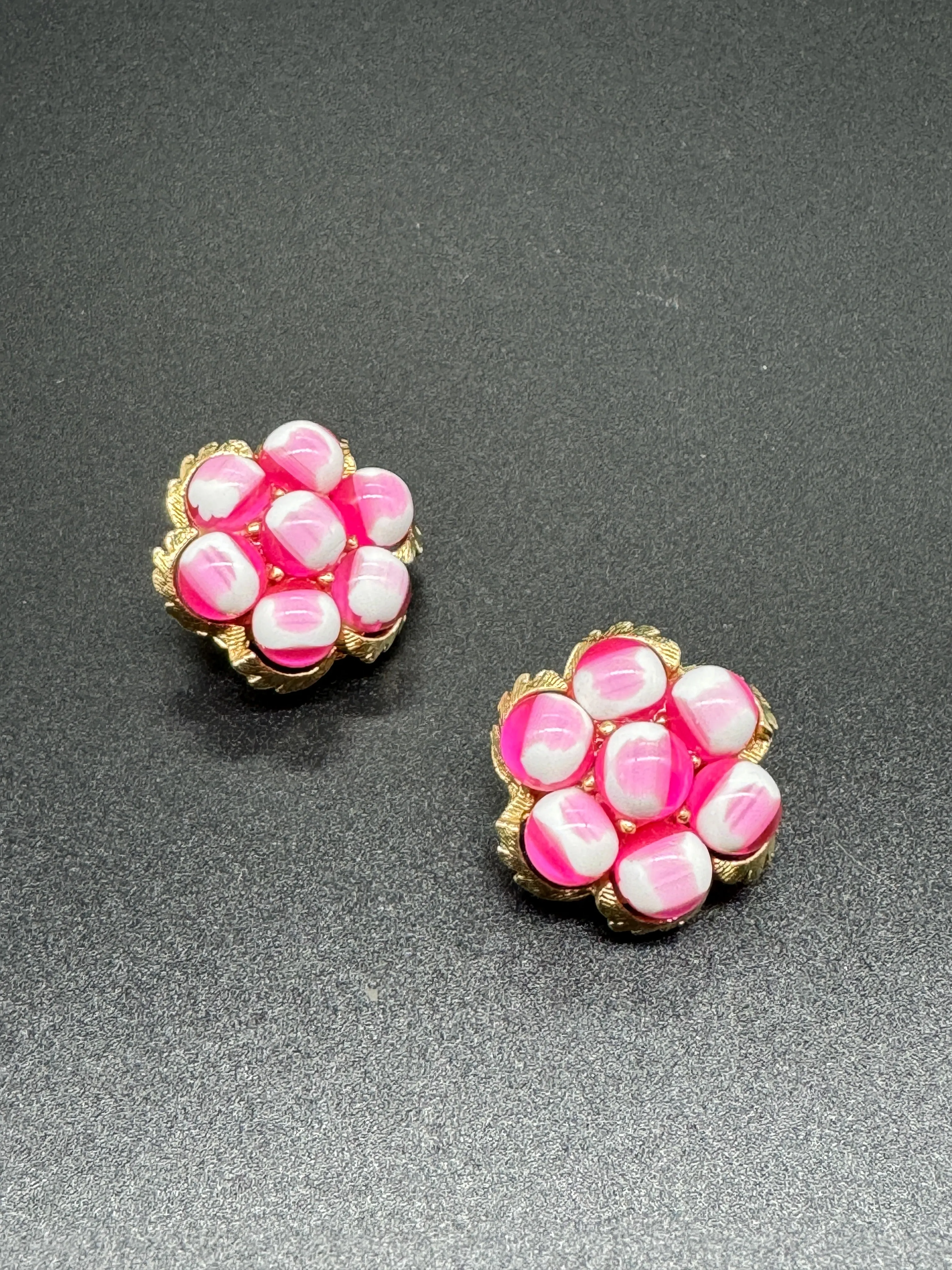 Best Plastics Pink & White Cluster Flower Clip On Earrings - Estate