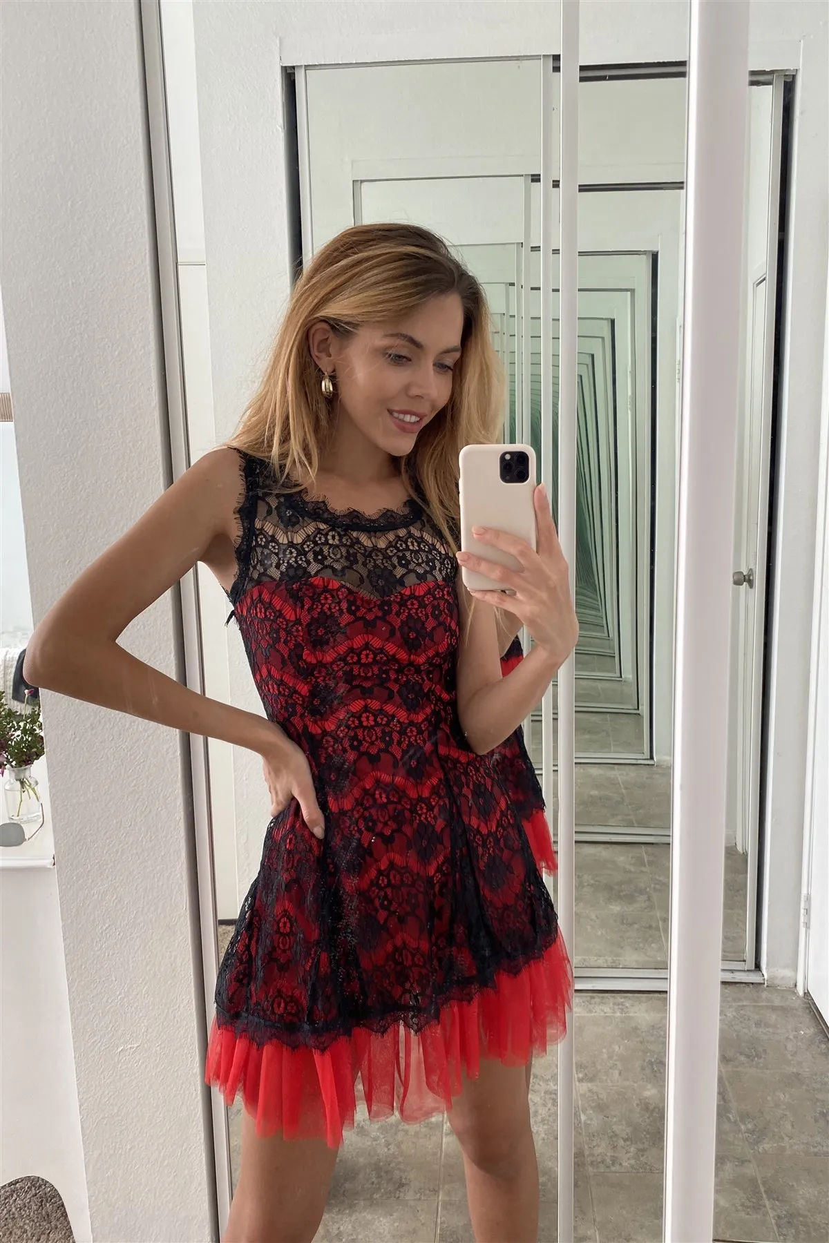 Black Red Lace Contrast Tulle Hem Mini Dress