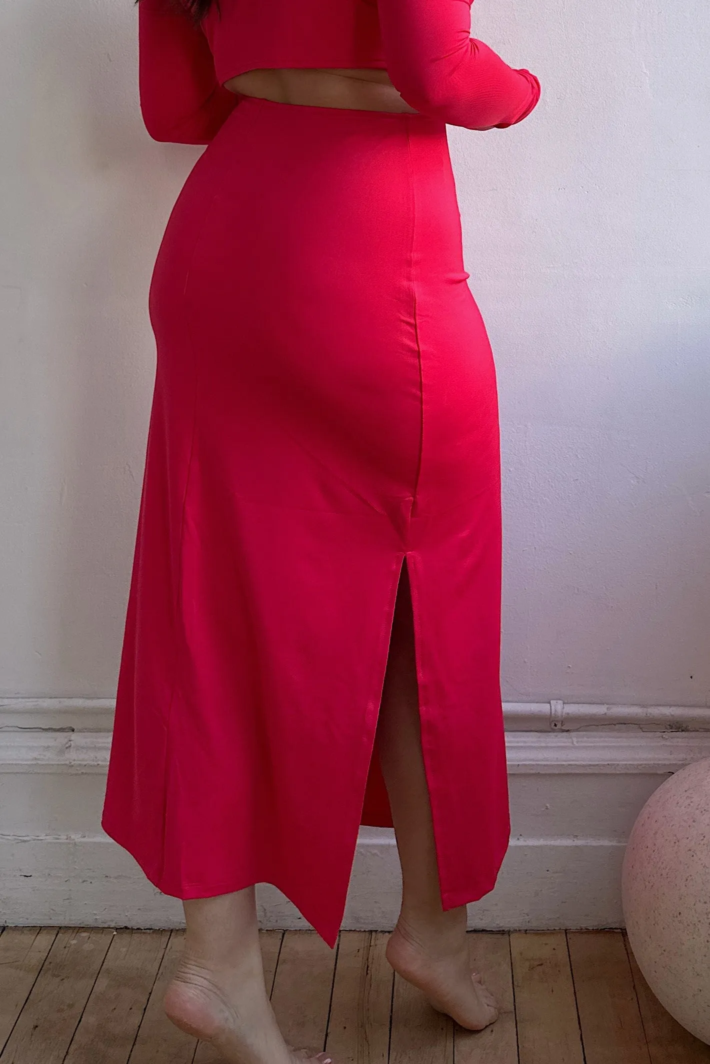 The Midi Skirt With Slits - Fuego Pink